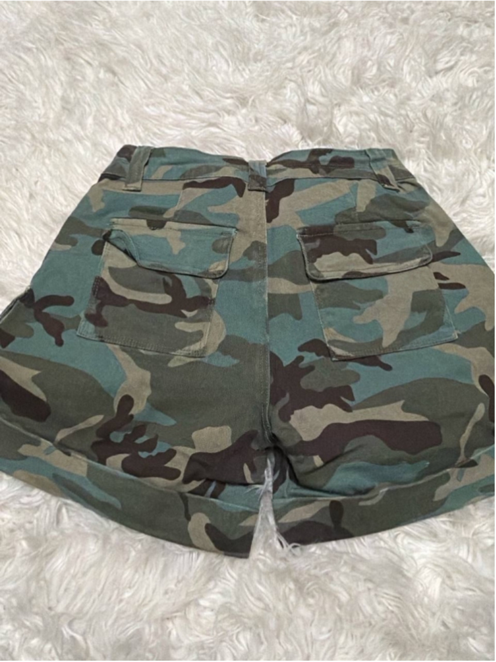 Flamingals Camo Print Roll Hem Flap Pocket Mid Rise Cargo Shorts Small - Picture 2 of 4